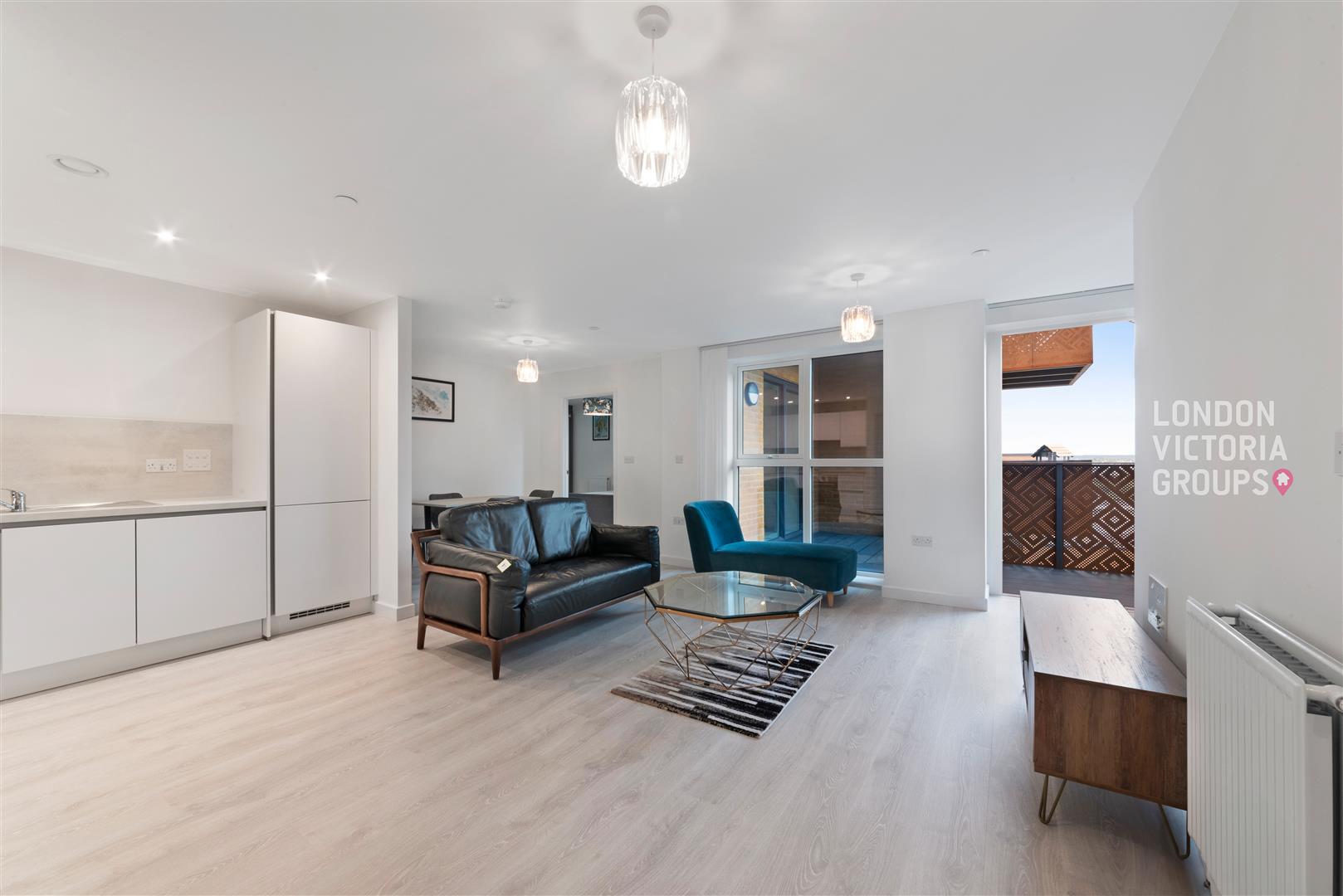 2 bed property in East Acton Lane, London